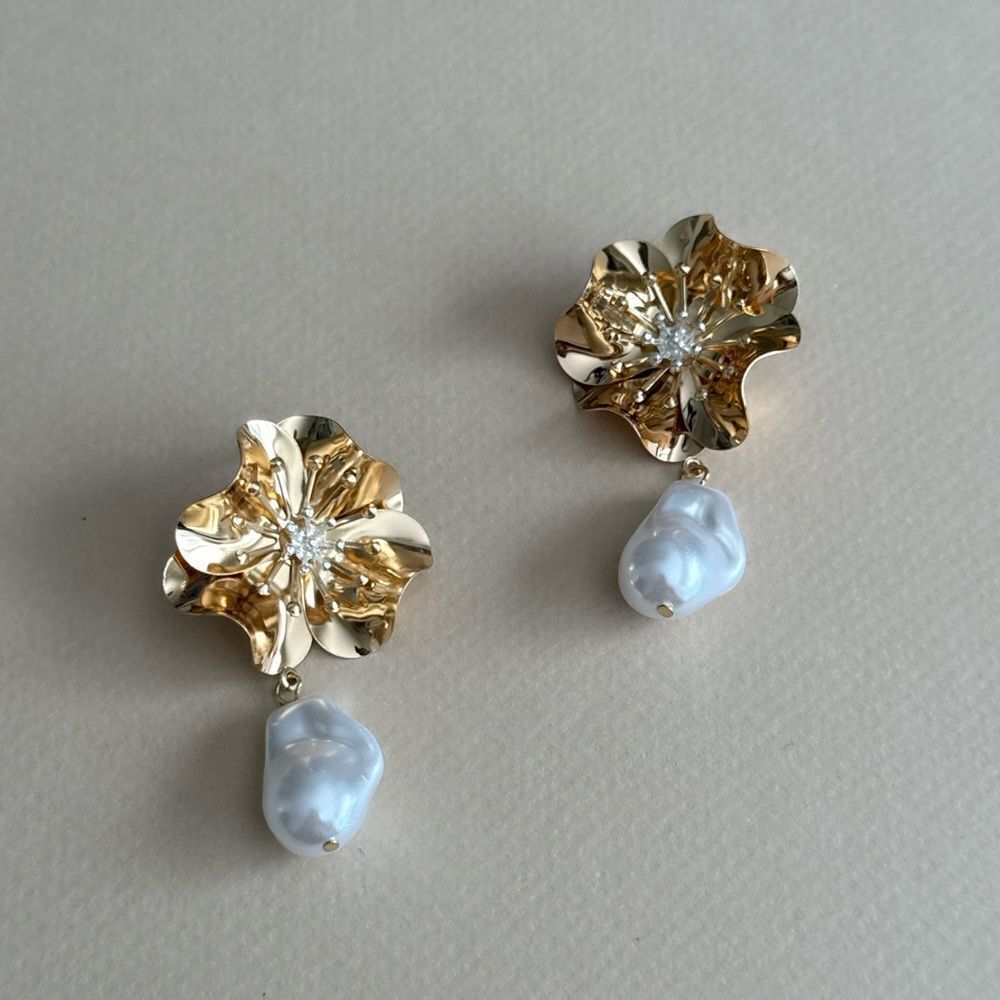 Pearl Flower Earrings #1728 - Picture 2 of 3